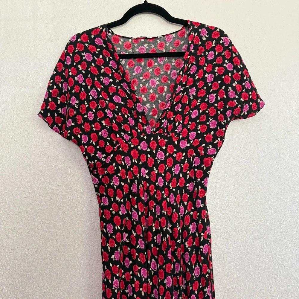 Zara V Neck Floral Maxi Dress in Pink Red Black Medium - Picture 3 of 7